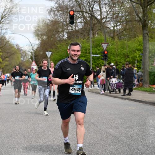 12.04.2026 - 45. Internationalen Wilhelmsburger Insellauf J. Mangold http://msf.ph/oto/9516335 12.04.2026 13:18:06 Ziel 5332, 4203, 4202, 5836, 2759, 4487, 2833, 3879, 3630, 5714, 4213, 2516, 2517, 4031, 3694, 2018, 2961, 3248, 2570, 2573, 3277, 3828, 4948, 5488, 5663, 4727, 5541, 4153, 3528, 3527, 4400, 4403, 4556, 4626, 2019, 3940, 3482 meine-sportfotos.de