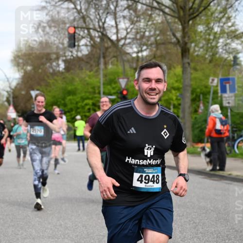 12.04.2026 - 45. Internationalen Wilhelmsburger Insellauf J. Mangold http://msf.ph/oto/9516346 12.04.2026 13:18:07 Ziel 5332, 4203, 4202, 5836, 2759, 4487, 2833, 3879, 3630, 5714, 4213, 2516, 2517, 4031, 3694, 2018, 2961, 2961, 3248, 2570, 2573, 3277, 3828, 4948, 5488, 5663, 4727, 5541, 4153, 4727, 5541, 4153, 3528, 3527, 4400, 4403, 4556, 4626, 2019, 3940, 3482 meine-sportfotos.de