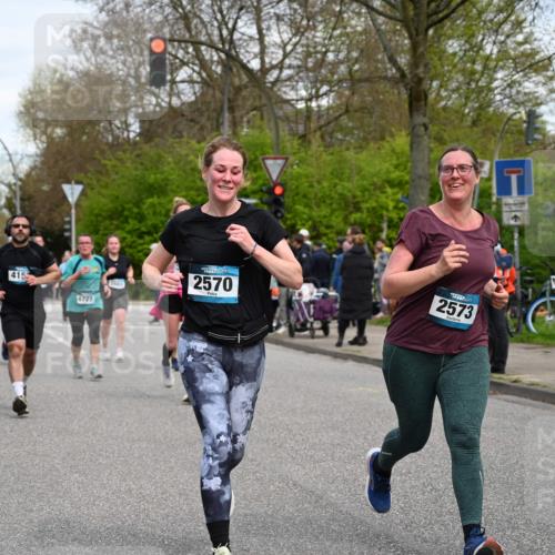 12.04.2026 - 45. Internationalen Wilhelmsburger Insellauf J. Mangold http://msf.ph/oto/9516357 12.04.2026 13:18:09 Ziel 4203, 4202, 5836, 2759, 4487, 2833, 3879, 3630, 5714, 4213, 2516, 2517, 4031, 3694, 2018, 2961, 3248, 2570, 2573, 2570, 2573, 3277, 3828, 4948, 5488, 5663, 4727, 5541, 4153, 3528, 3527, 4400, 4403, 4556, 4556, 4626, 2019, 3940, 3482 meine-sportfotos.de