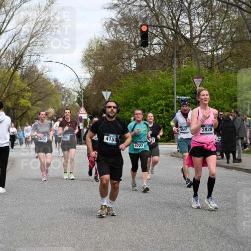12.04.2026 - 45. Internationalen Wilhelmsburger Insellauf J. Mangold http://msf.ph/oto/9516367 12.04.2026 13:18:10 Ziel 4203, 4202, 5836, 2759, 4487, 2833, 3879, 3630, 5714, 4213, 2516, 2517, 4031, 3694, 2018, 2961, 3248, 2570, 2573, 3277, 3828, 4948, 5488, 5663, 4727, 5541, 4153, 3528, 3527, 4400, 4403, 4556, 4626, 2019, 3940, 3482, 3524 meine-sportfotos.de