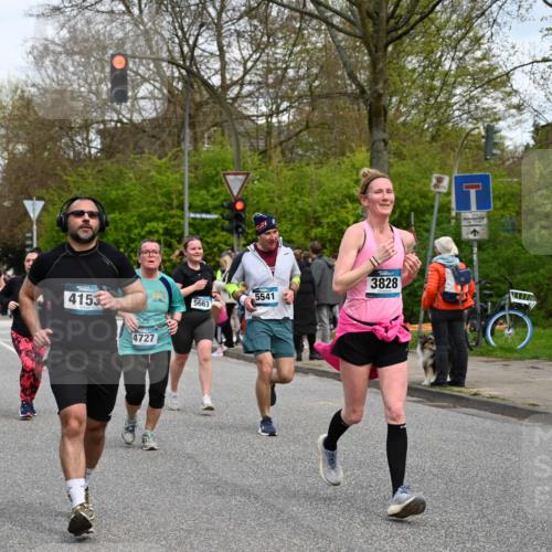 12.04.2026 - 45. Internationalen Wilhelmsburger Insellauf J. Mangold http://msf.ph/oto/9516377 12.04.2026 13:18:11 Ziel 4202, 5836, 2759, 4487, 2833, 3879, 3630, 5714, 4213, 2516, 2517, 4031, 3694, 2018, 2961, 3248, 2570, 2573, 3277, 3828, 4948, 5488, 5663, 4727, 5541, 4153, 3528, 3527, 4400, 4403, 4556, 4626, 2019, 3940, 3482, 3524, 2572 meine-sportfotos.de