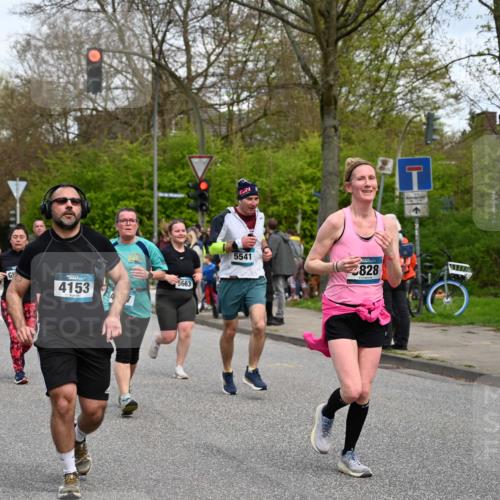 12.04.2026 - 45. Internationalen Wilhelmsburger Insellauf J. Mangold http://msf.ph/oto/9516379 12.04.2026 13:18:11 Ziel 4202, 5836, 2759, 4487, 2833, 3879, 3630, 5714, 4213, 2516, 2517, 4031, 3694, 2018, 2961, 3248, 2570, 2573, 3277, 3828, 4948, 5488, 5663, 4727, 5541, 4153, 3528, 3527, 4400, 4403, 4556, 4626, 2019, 3940, 3482, 3524, 2572 meine-sportfotos.de