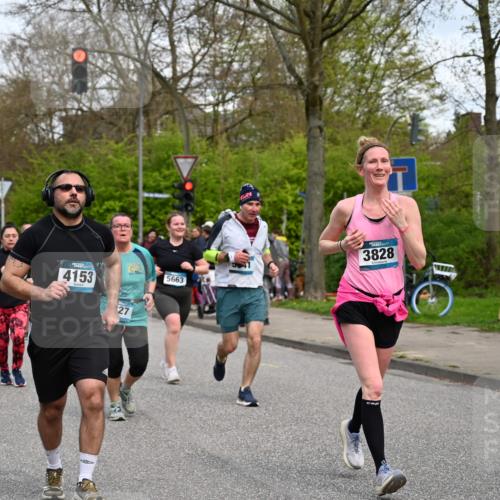 12.04.2026 - 45. Internationalen Wilhelmsburger Insellauf J. Mangold http://msf.ph/oto/9516381 12.04.2026 13:18:11 Ziel 4202, 5836, 2759, 4487, 2833, 3879, 3630, 5714, 4213, 2516, 2517, 4031, 3694, 2018, 2961, 3248, 2570, 2573, 3277, 3828, 4948, 5488, 5663, 4727, 5541, 4153, 3528, 3527, 4400, 4403, 4556, 4626, 2019, 3940, 3482, 3524, 2572 meine-sportfotos.de