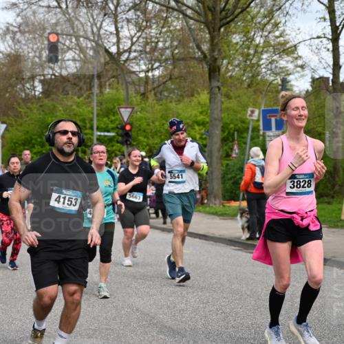 12.04.2026 - 45. Internationalen Wilhelmsburger Insellauf J. Mangold http://msf.ph/oto/9516384 12.04.2026 13:18:11 Ziel 4202, 5836, 2759, 4487, 2833, 3879, 3630, 5714, 4213, 2516, 2517, 4031, 3694, 2018, 2961, 3248, 2570, 2573, 3277, 3828, 4948, 5488, 5663, 4727, 5541, 4153, 3528, 3527, 4400, 4403, 4556, 4626, 2019, 3940, 3482, 3524, 2572 meine-sportfotos.de