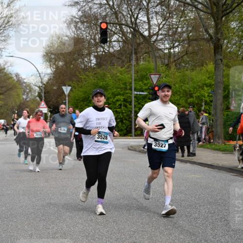 12.04.2026 - 45. Internationalen Wilhelmsburger Insellauf J. Mangold http://msf.ph/oto/9516421 12.04.2026 13:18:17 Ziel 3879, 3630, 5714, 4213, 2516, 2517, 4031, 3694, 2018, 2961, 3248, 2570, 2573, 3277, 3828, 4948, 5488, 5663, 5663, 4727, 5541, 4153, 3528, 3527, 4400, 4403, 4556, 4626, 2019, 3940, 3482, 3524, 2572, 3587, 4734, 2061 meine-sportfotos.de