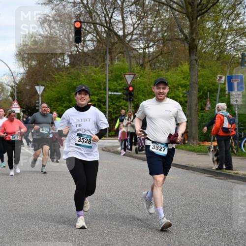 12.04.2026 - 45. Internationalen Wilhelmsburger Insellauf J. Mangold http://msf.ph/oto/9516425 12.04.2026 13:18:17 Ziel 3879, 3630, 5714, 4213, 2516, 2517, 4031, 3694, 2018, 2961, 3248, 2570, 2573, 3277, 3828, 4948, 5488, 5663, 5663, 4727, 5541, 4153, 3528, 3527, 4400, 4403, 4556, 4626, 2019, 3940, 3482, 3524, 2572, 3587, 4734, 2061 meine-sportfotos.de