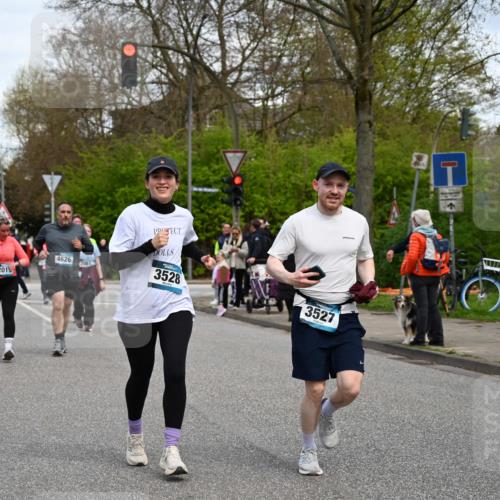 12.04.2026 - 45. Internationalen Wilhelmsburger Insellauf J. Mangold http://msf.ph/oto/9516427 12.04.2026 13:18:17 Ziel 3879, 3630, 5714, 4213, 2516, 2517, 4031, 3694, 2018, 2961, 3248, 2570, 2573, 3277, 3828, 4948, 5488, 5663, 5663, 4727, 5541, 4153, 3528, 3527, 4400, 4403, 4556, 4626, 2019, 3940, 3482, 3524, 2572, 3587, 4734, 2061 meine-sportfotos.de