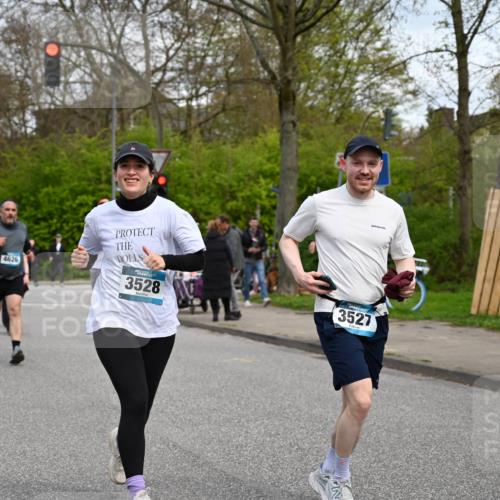 12.04.2026 - 45. Internationalen Wilhelmsburger Insellauf J. Mangold http://msf.ph/oto/9516432 12.04.2026 13:18:18 Ziel 3879, 3630, 5714, 4213, 2516, 2517, 4031, 3694, 2018, 2961, 3248, 2570, 2573, 3277, 3828, 4948, 5488, 5663, 4727, 5541, 4153, 3528, 3527, 4400, 4403, 4556, 4626, 2019, 3940, 3482, 3524, 2572, 3587, 4734, 2061 meine-sportfotos.de