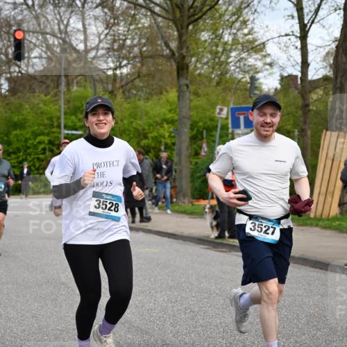 12.04.2026 - 45. Internationalen Wilhelmsburger Insellauf J. Mangold http://msf.ph/oto/9516434 12.04.2026 13:18:18 Ziel 3879, 3630, 5714, 4213, 2516, 2517, 4031, 3694, 2018, 2961, 3248, 2570, 2573, 3277, 3828, 4948, 5488, 5663, 4727, 5541, 4153, 3528, 3527, 4400, 4403, 4556, 4626, 2019, 3940, 3482, 3524, 2572, 3587, 4734, 2061 meine-sportfotos.de