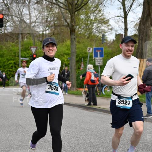 12.04.2026 - 45. Internationalen Wilhelmsburger Insellauf J. Mangold http://msf.ph/oto/9516436 12.04.2026 13:18:18 Ziel 3879, 3630, 5714, 4213, 2516, 2517, 4031, 3694, 2018, 2961, 3248, 2570, 2573, 3277, 3828, 4948, 5488, 5663, 4727, 5541, 4153, 3528, 3527, 4400, 4403, 4556, 4626, 2019, 3940, 3482, 3524, 2572, 3587, 4734, 2061 meine-sportfotos.de