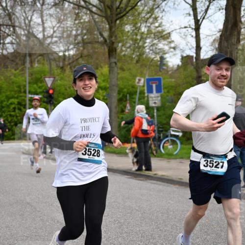 12.04.2026 - 45. Internationalen Wilhelmsburger Insellauf J. Mangold http://msf.ph/oto/9516437 12.04.2026 13:18:18 Ziel 3879, 3630, 5714, 4213, 2516, 2517, 4031, 3694, 2018, 2961, 3248, 2570, 2573, 3277, 3828, 4948, 5488, 5663, 4727, 5541, 4153, 3528, 3527, 4400, 4403, 4556, 4626, 2019, 3940, 3482, 3524, 2572, 3587, 4734, 2061 meine-sportfotos.de