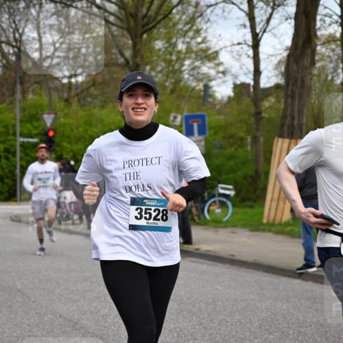 12.04.2026 - 45. Internationalen Wilhelmsburger Insellauf J. Mangold http://msf.ph/oto/9516440 12.04.2026 13:18:19 Ziel 3879, 3630, 5714, 4213, 2516, 2517, 4031, 3694, 2018, 2961, 3248, 2570, 2573, 3277, 3828, 4948, 5488, 5663, 4727, 5541, 4153, 4727, 5541, 4153, 3528, 3527, 4400, 4403, 4556, 4626, 2019, 3940, 3482, 3524, 2572, 3587, 4734, 2061 meine-sportfotos.de