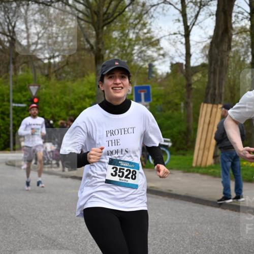 12.04.2026 - 45. Internationalen Wilhelmsburger Insellauf J. Mangold http://msf.ph/oto/9516441 12.04.2026 13:18:19 Ziel 3879, 3630, 5714, 4213, 2516, 2517, 4031, 3694, 2018, 2961, 3248, 2570, 2573, 3277, 3828, 4948, 5488, 5663, 4727, 5541, 4153, 4727, 5541, 4153, 3528, 3527, 4400, 4403, 4556, 4626, 2019, 3940, 3482, 3524, 2572, 3587, 4734, 2061 meine-sportfotos.de