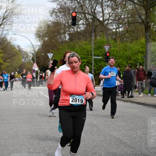 12.04.2026 - 45. Internationalen Wilhelmsburger Insellauf J. Mangold http://msf.ph/oto/9516458 12.04.2026 13:18:21 Ziel 3630, 5714, 4213, 2516, 2517, 4031, 3694, 2018, 2961, 3248, 2570, 2573, 3277, 3828, 4948, 5488, 5663, 4727, 5541, 4153, 3528, 3527, 4400, 4403, 4556, 4556, 4626, 2019, 3940, 3482, 3524, 2572, 3587, 4734, 2061, 4020 meine-sportfotos.de
