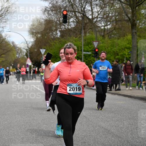 12.04.2026 - 45. Internationalen Wilhelmsburger Insellauf J. Mangold http://msf.ph/oto/9516460 12.04.2026 13:18:21 Ziel 3630, 5714, 4213, 2516, 2517, 4031, 3694, 2018, 2961, 3248, 2570, 2573, 3277, 3828, 4948, 5488, 5663, 4727, 5541, 4153, 3528, 3527, 4400, 4403, 4556, 4556, 4626, 2019, 3940, 3482, 3524, 2572, 3587, 4734, 2061, 4020 meine-sportfotos.de