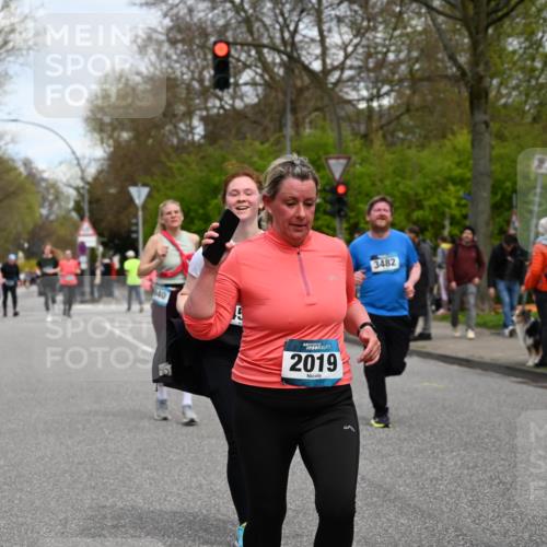 12.04.2026 - 45. Internationalen Wilhelmsburger Insellauf J. Mangold http://msf.ph/oto/9516463 12.04.2026 13:18:22 Ziel 3630, 5714, 4213, 2516, 2517, 4031, 3694, 2018, 2961, 3248, 2570, 2573, 3277, 3828, 4948, 5488, 5663, 4727, 5541, 4153, 3528, 3527, 4400, 4403, 4556, 4626, 2019, 3940, 3482, 3524, 3524, 2572, 3587, 4734, 2061, 4020 meine-sportfotos.de