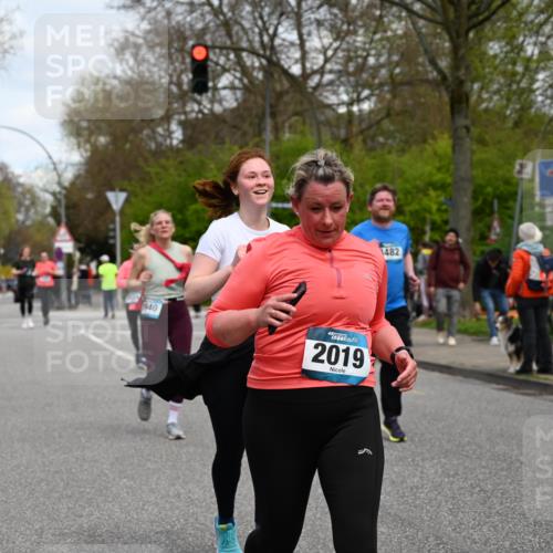 12.04.2026 - 45. Internationalen Wilhelmsburger Insellauf J. Mangold http://msf.ph/oto/9516465 12.04.2026 13:18:22 Ziel 3630, 5714, 4213, 2516, 2517, 4031, 3694, 2018, 2961, 3248, 2570, 2573, 3277, 3828, 4948, 5488, 5663, 4727, 5541, 4153, 3528, 3527, 4400, 4403, 4556, 4626, 2019, 3940, 3482, 3524, 3524, 2572, 3587, 4734, 2061, 4020 meine-sportfotos.de
