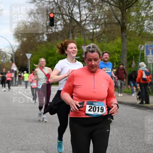 12.04.2026 - 45. Internationalen Wilhelmsburger Insellauf J. Mangold http://msf.ph/oto/9516466 12.04.2026 13:18:22 Ziel 3630, 5714, 4213, 2516, 2517, 4031, 3694, 2018, 2961, 3248, 2570, 2573, 3277, 3828, 4948, 5488, 5663, 4727, 5541, 4153, 3528, 3527, 4400, 4403, 4556, 4626, 2019, 3940, 3482, 3524, 3524, 2572, 3587, 4734, 2061, 4020 meine-sportfotos.de