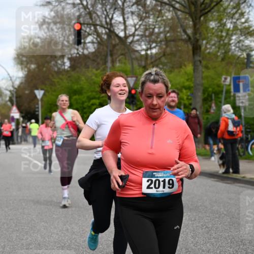 12.04.2026 - 45. Internationalen Wilhelmsburger Insellauf J. Mangold http://msf.ph/oto/9516467 12.04.2026 13:18:22 Ziel 3630, 5714, 4213, 2516, 2517, 4031, 3694, 2018, 2961, 3248, 2570, 2573, 3277, 3828, 4948, 5488, 5663, 4727, 5541, 4153, 3528, 3527, 4400, 4403, 4556, 4626, 2019, 3940, 3482, 3524, 3524, 2572, 3587, 4734, 2061, 4020 meine-sportfotos.de