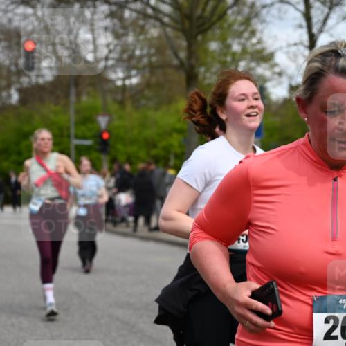 12.04.2026 - 45. Internationalen Wilhelmsburger Insellauf J. Mangold http://msf.ph/oto/9516473 12.04.2026 13:18:23 Ziel 2516, 2517, 4031, 3694, 2018, 2961, 3248, 2570, 2573, 3277, 3828, 4948, 5488, 5663, 4727, 5541, 4153, 3528, 3527, 4400, 4403, 4556, 4626, 2019, 3940, 3482, 3524, 2572, 2572, 3587, 4734, 2061, 4020 meine-sportfotos.de