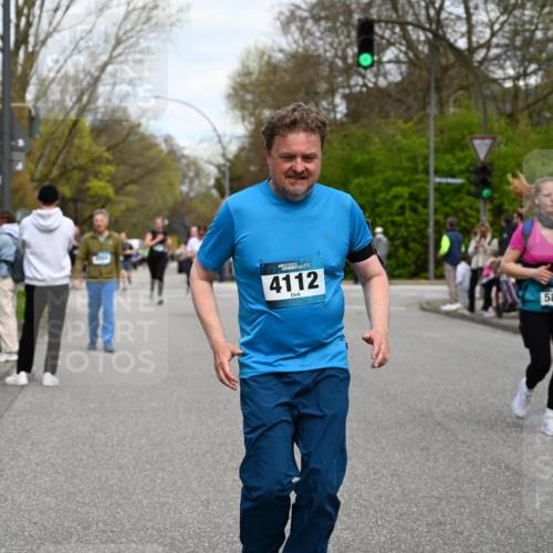 12.04.2026 - 45. Internationalen Wilhelmsburger Insellauf J. Mangold http://msf.ph/oto/9516492 12.04.2026 13:18:35 Ziel 3277, 3828, 4948, 5488, 5663, 4727, 5541, 4153, 3528, 3527, 4400, 4403, 4556, 4626, 2019, 3940, 3482, 3524, 2572, 2572, 3587, 4734, 2061, 4020, 5849, 4639, 3809, 4660, 2174, 5019, 4543, 4793, 5786, 4112 meine-sportfotos.de