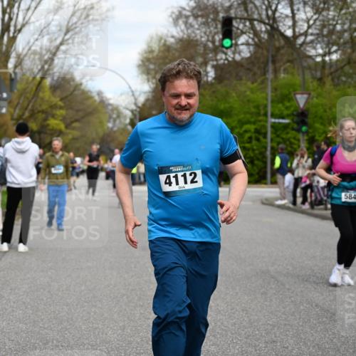 12.04.2026 - 45. Internationalen Wilhelmsburger Insellauf J. Mangold http://msf.ph/oto/9516493 12.04.2026 13:18:35 Ziel 3277, 3828, 4948, 5488, 5663, 4727, 5541, 4153, 3528, 3527, 4400, 4403, 4556, 4626, 2019, 3940, 3482, 3524, 2572, 2572, 3587, 4734, 2061, 4020, 5849, 4639, 3809, 4660, 2174, 5019, 4543, 4793, 5786, 4112 meine-sportfotos.de