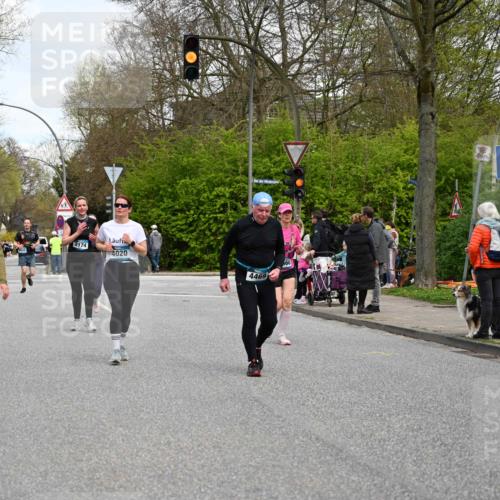 12.04.2026 - 45. Internationalen Wilhelmsburger Insellauf J. Mangold http://msf.ph/oto/9516512 12.04.2026 13:18:39 Ziel 3828, 4948, 5488, 5663, 4727, 5541, 4153, 3528, 3527, 4400, 4403, 4556, 4626, 2019, 3940, 3482, 3524, 2572, 3587, 4734, 2061, 4020, 5849, 4639, 3809, 4660, 2174, 5019, 4543, 4793, 5786, 4112, 3071 meine-sportfotos.de