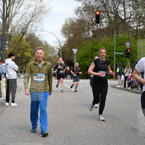 12.04.2026 - 45. Internationalen Wilhelmsburger Insellauf J. Mangold http://msf.ph/oto/9516529 12.04.2026 13:18:43 Ziel 4727, 5541, 4153, 3528, 3527, 4400, 4403, 4556, 4626, 2019, 3940, 3482, 3524, 2572, 3587, 4734, 2061, 4020, 5849, 4639, 3809, 4660, 2174, 5019, 4543, 4543, 4793, 5786, 4112, 3071, 2027 meine-sportfotos.de