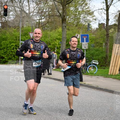 12.04.2026 - 45. Internationalen Wilhelmsburger Insellauf J. Mangold http://msf.ph/oto/9516538 12.04.2026 13:18:48 Ziel 4626, 2019, 3940, 3482, 3524, 2572, 3587, 4734, 2061, 4020, 5849, 4639, 3809, 4660, 5849, 4639, 3809, 4660, 2174, 5019, 4543, 4793, 5786, 4112, 3071, 2027, 5007, 4594 meine-sportfotos.de