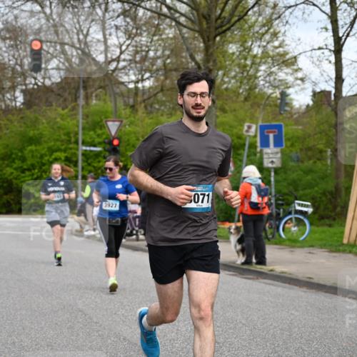 12.04.2026 - 45. Internationalen Wilhelmsburger Insellauf J. Mangold http://msf.ph/oto/9516564 12.04.2026 13:19:06 Ziel 2061, 4020, 5849, 4639, 3809, 4660, 2174, 5019, 4543, 4793, 5786, 4112, 3071, 2027, 2027, 5007, 4594, 4984, 3927, 3193, 4469, 5327, 3125, 5327, 3125, 4518, 5778, 2799, 4972, 3265 meine-sportfotos.de