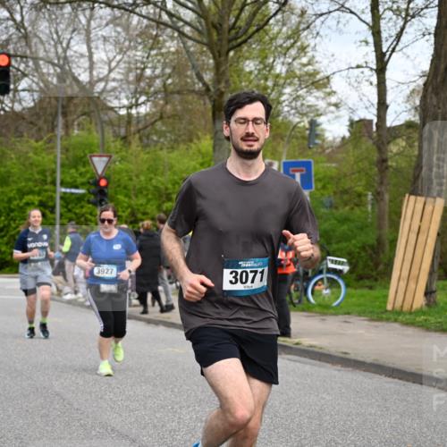 12.04.2026 - 45. Internationalen Wilhelmsburger Insellauf J. Mangold http://msf.ph/oto/9516566 12.04.2026 13:19:06 Ziel 2061, 4020, 5849, 4639, 3809, 4660, 2174, 5019, 4543, 4793, 5786, 4112, 3071, 2027, 2027, 5007, 4594, 4984, 3927, 3193, 4469, 5327, 3125, 5327, 3125, 4518, 5778, 2799, 4972, 3265 meine-sportfotos.de