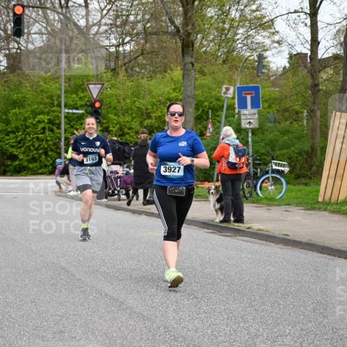 12.04.2026 - 45. Internationalen Wilhelmsburger Insellauf J. Mangold http://msf.ph/oto/9516569 12.04.2026 13:19:07 Ziel 4020, 5849, 4639, 3809, 4660, 2174, 5019, 4543, 4793, 5786, 4112, 3071, 2027, 5007, 4594, 4984, 3927, 3193, 4469, 5327, 3125, 4518, 4518, 5778, 2799, 4972, 3265 meine-sportfotos.de