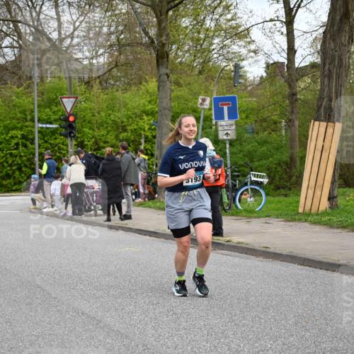 12.04.2026 - 45. Internationalen Wilhelmsburger Insellauf J. Mangold http://msf.ph/oto/9516579 12.04.2026 13:19:09 Ziel 4020, 5849, 4639, 3809, 4660, 2174, 5019, 4543, 4793, 5786, 4112, 3071, 2027, 5007, 4594, 4984, 3927, 3193, 4469, 5327, 3125, 4518, 5778, 5778, 2799, 4972, 3265, 5003 meine-sportfotos.de