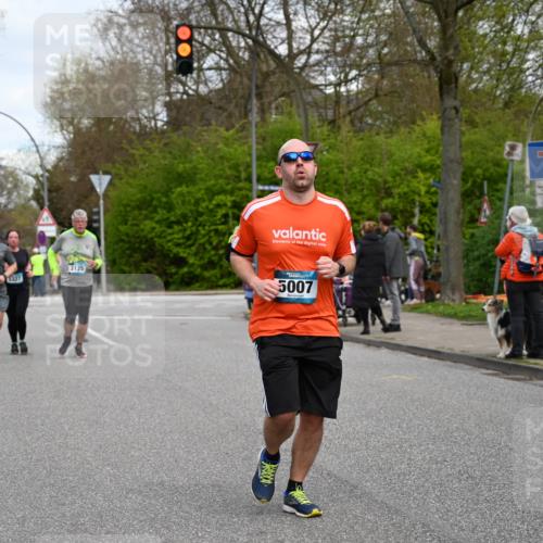 12.04.2026 - 45. Internationalen Wilhelmsburger Insellauf J. Mangold http://msf.ph/oto/9516589 12.04.2026 13:19:11 Ziel 5849, 4639, 3809, 4660, 2174, 5019, 4543, 4793, 5786, 4112, 3071, 2027, 5007, 5007, 4594, 4984, 3927, 3193, 4469, 5327, 3125, 4518, 5778, 2799, 2799, 4972, 3265, 5003, 3857, 2946 meine-sportfotos.de