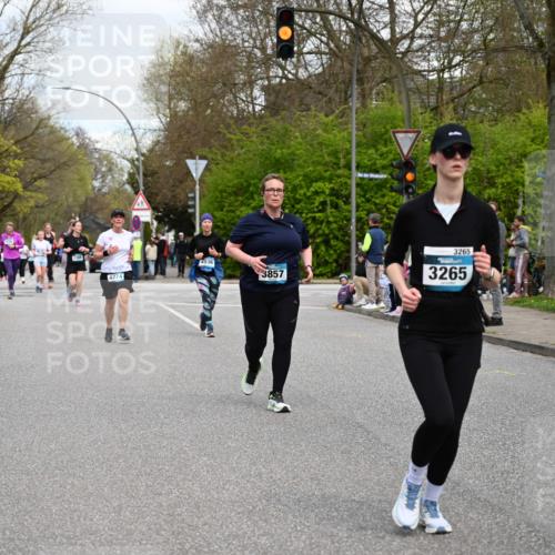 12.04.2026 - 45. Internationalen Wilhelmsburger Insellauf J. Mangold http://msf.ph/oto/9516653 12.04.2026 13:19:23 Ziel 3071, 2027, 5007, 4594, 4984, 3927, 3193, 4469, 5327, 3125, 4518, 5778, 2799, 2799, 4972, 3265, 5003, 3857, 2946, 2946, 4905, 4274, 2534, 4936, 2366, 3655 meine-sportfotos.de