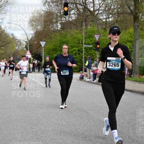 12.04.2026 - 45. Internationalen Wilhelmsburger Insellauf J. Mangold http://msf.ph/oto/9516655 12.04.2026 13:19:23 Ziel 3071, 2027, 5007, 4594, 4984, 3927, 3193, 4469, 5327, 3125, 4518, 5778, 2799, 2799, 4972, 3265, 5003, 3857, 2946, 2946, 4905, 4274, 2534, 4936, 2366, 3655 meine-sportfotos.de