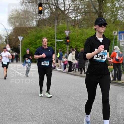 12.04.2026 - 45. Internationalen Wilhelmsburger Insellauf J. Mangold http://msf.ph/oto/9516659 12.04.2026 13:19:23 Ziel 3071, 2027, 5007, 4594, 4984, 3927, 3193, 4469, 5327, 3125, 4518, 5778, 2799, 2799, 4972, 3265, 5003, 3857, 2946, 2946, 4905, 4274, 2534, 4936, 2366, 3655 meine-sportfotos.de