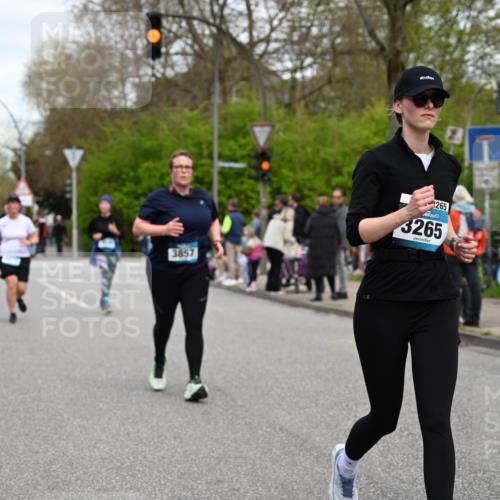 12.04.2026 - 45. Internationalen Wilhelmsburger Insellauf J. Mangold http://msf.ph/oto/9516660 12.04.2026 13:19:23 Ziel 3071, 2027, 5007, 4594, 4984, 3927, 3193, 4469, 5327, 3125, 4518, 5778, 2799, 2799, 4972, 3265, 5003, 3857, 2946, 2946, 4905, 4274, 2534, 4936, 2366, 3655 meine-sportfotos.de