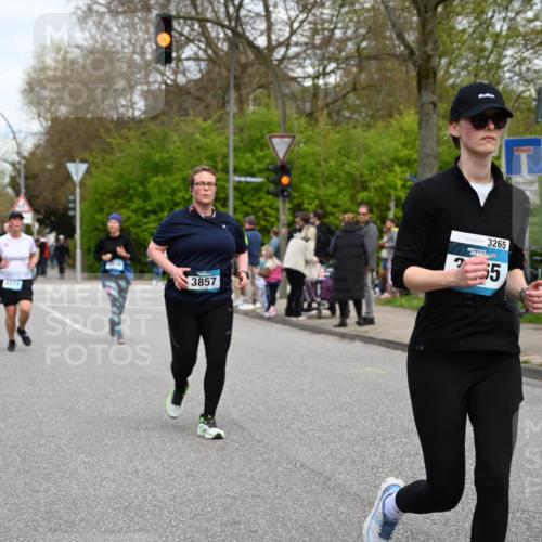 12.04.2026 - 45. Internationalen Wilhelmsburger Insellauf J. Mangold http://msf.ph/oto/9516661 12.04.2026 13:19:23 Ziel 3071, 2027, 5007, 4594, 4984, 3927, 3193, 4469, 5327, 3125, 4518, 5778, 2799, 2799, 4972, 3265, 5003, 3857, 2946, 2946, 4905, 4274, 2534, 4936, 2366, 3655 meine-sportfotos.de