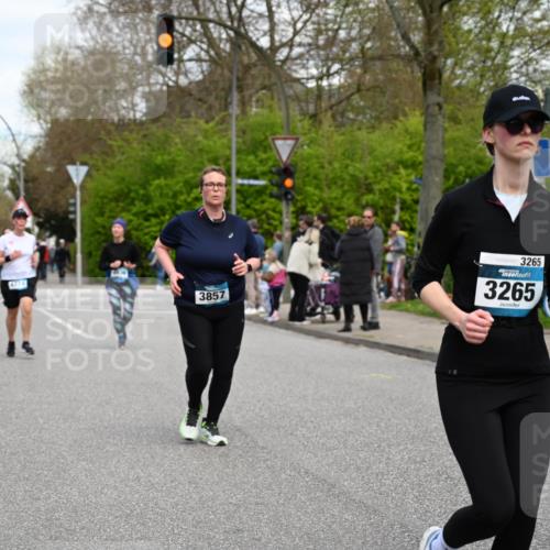 12.04.2026 - 45. Internationalen Wilhelmsburger Insellauf J. Mangold http://msf.ph/oto/9516662 12.04.2026 13:19:23 Ziel 3071, 2027, 5007, 4594, 4984, 3927, 3193, 4469, 5327, 3125, 4518, 5778, 2799, 2799, 4972, 3265, 5003, 3857, 2946, 2946, 4905, 4274, 2534, 4936, 2366, 3655 meine-sportfotos.de