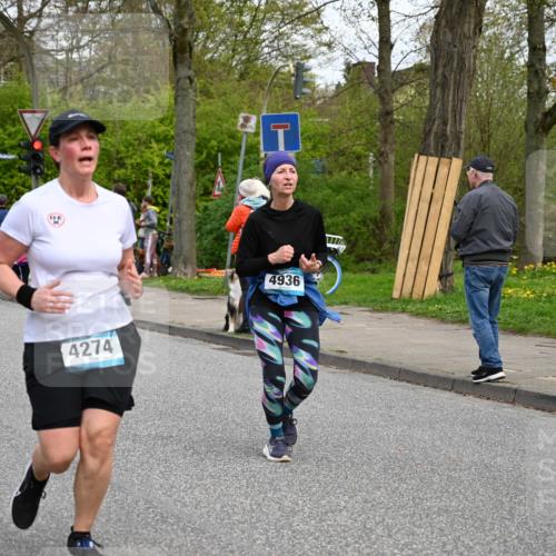 12.04.2026 - 45. Internationalen Wilhelmsburger Insellauf J. Mangold http://msf.ph/oto/9516675 12.04.2026 13:19:28 Ziel 2027, 5007, 4594, 4984, 3927, 3193, 4469, 5327, 3125, 4518, 5778, 2799, 4972, 3265, 5003, 3857, 2946, 4905, 4274, 2534, 4936, 2366, 3655, 2261, 2264, 3448, 3449 meine-sportfotos.de