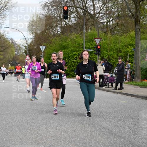 12.04.2026 - 45. Internationalen Wilhelmsburger Insellauf J. Mangold http://msf.ph/oto/9516688 12.04.2026 13:19:31 Ziel 2027, 5007, 4594, 4984, 3927, 3193, 4469, 5327, 3125, 4518, 5778, 2799, 4972, 3265, 5003, 3857, 2946, 4905, 4274, 2534, 4936, 2366, 3655, 2261, 2264, 3448, 3449, 2894, 2888 meine-sportfotos.de