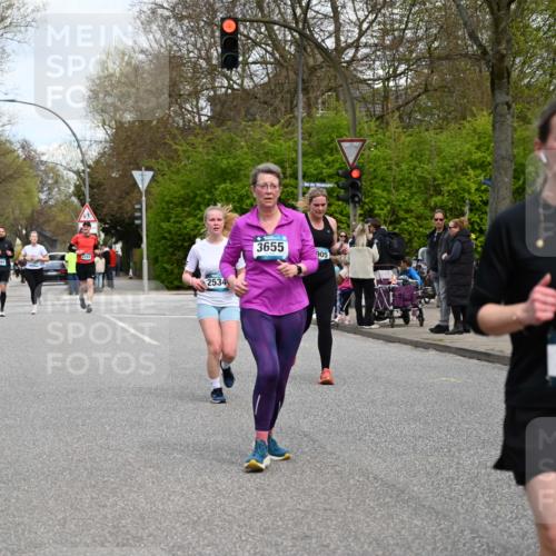 12.04.2026 - 45. Internationalen Wilhelmsburger Insellauf J. Mangold http://msf.ph/oto/9516712 12.04.2026 13:19:33 Ziel 5007, 4594, 4984, 3927, 3193, 4469, 5327, 3125, 4518, 5778, 2799, 4972, 3265, 5003, 5003, 3857, 2946, 4905, 4274, 2534, 4936, 2366, 3655, 2261, 2264, 3448, 3449, 2894, 2888 meine-sportfotos.de
