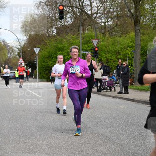 12.04.2026 - 45. Internationalen Wilhelmsburger Insellauf J. Mangold http://msf.ph/oto/9516714 12.04.2026 13:19:34 Ziel 5007, 4594, 4984, 3927, 3193, 4469, 5327, 3125, 4518, 5778, 2799, 4972, 3265, 5003, 3857, 3857, 2946, 4905, 4274, 2534, 4936, 2366, 3655, 2261, 2264, 3448, 3449, 2894, 2888 meine-sportfotos.de