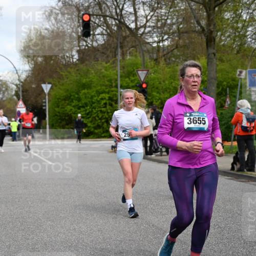 12.04.2026 - 45. Internationalen Wilhelmsburger Insellauf J. Mangold http://msf.ph/oto/9516721 12.04.2026 13:19:35 Ziel 5007, 4594, 4984, 3927, 3193, 4469, 5327, 3125, 4518, 5778, 2799, 4972, 3265, 5003, 3857, 2946, 2946, 4905, 4274, 2534, 4936, 2366, 3655, 2261, 2264, 3448, 3449, 2894, 2888 meine-sportfotos.de