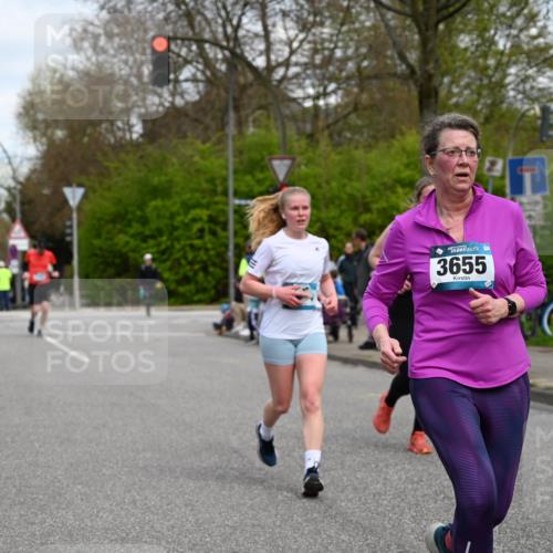 12.04.2026 - 45. Internationalen Wilhelmsburger Insellauf J. Mangold http://msf.ph/oto/9516725 12.04.2026 13:19:35 Ziel 5007, 4594, 4984, 3927, 3193, 4469, 5327, 3125, 4518, 5778, 2799, 4972, 3265, 5003, 3857, 2946, 2946, 4905, 4274, 2534, 4936, 2366, 3655, 2261, 2264, 3448, 3449, 2894, 2888 meine-sportfotos.de
