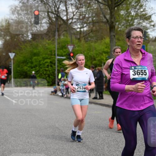 12.04.2026 - 45. Internationalen Wilhelmsburger Insellauf J. Mangold http://msf.ph/oto/9516727 12.04.2026 13:19:35 Ziel 5007, 4594, 4984, 3927, 3193, 4469, 5327, 3125, 4518, 5778, 2799, 4972, 3265, 5003, 3857, 2946, 2946, 4905, 4274, 2534, 4936, 2366, 3655, 2261, 2264, 3448, 3449, 2894, 2888 meine-sportfotos.de