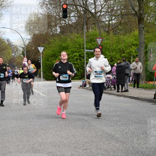 12.04.2026 - 45. Internationalen Wilhelmsburger Insellauf J. Mangold http://msf.ph/oto/9516788 12.04.2026 13:19:55 Ziel 5003, 3857, 2946, 4905, 4274, 2534, 4936, 2366, 3655, 2261, 2264, 3448, 3449, 2894, 2888, 2894, 2888, 3898, 2431, 4121, 5308, 2431, 4121, 5308, 3236, 4718, 2247, 3203, 5342, 3822, 3821, 4999, 4803, 2224, 4223 meine-sportfotos.de