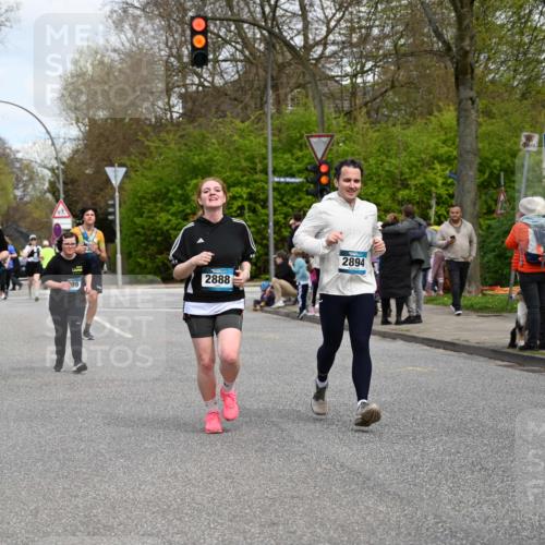 12.04.2026 - 45. Internationalen Wilhelmsburger Insellauf J. Mangold http://msf.ph/oto/9516792 12.04.2026 13:19:55 Ziel 5003, 3857, 2946, 4905, 4274, 2534, 4936, 2366, 3655, 2261, 2264, 3448, 3449, 2894, 2888, 2894, 2888, 3898, 2431, 4121, 5308, 2431, 4121, 5308, 3236, 4718, 2247, 3203, 5342, 3822, 3821, 4999, 4803, 2224, 4223 meine-sportfotos.de
