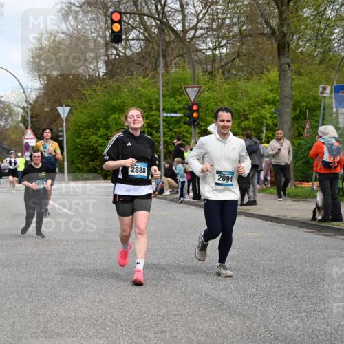 12.04.2026 - 45. Internationalen Wilhelmsburger Insellauf J. Mangold http://msf.ph/oto/9516794 12.04.2026 13:19:55 Ziel 5003, 3857, 2946, 4905, 4274, 2534, 4936, 2366, 3655, 2261, 2264, 3448, 3449, 2894, 2888, 2894, 2888, 3898, 2431, 4121, 5308, 2431, 4121, 5308, 3236, 4718, 2247, 3203, 5342, 3822, 3821, 4999, 4803, 2224, 4223 meine-sportfotos.de